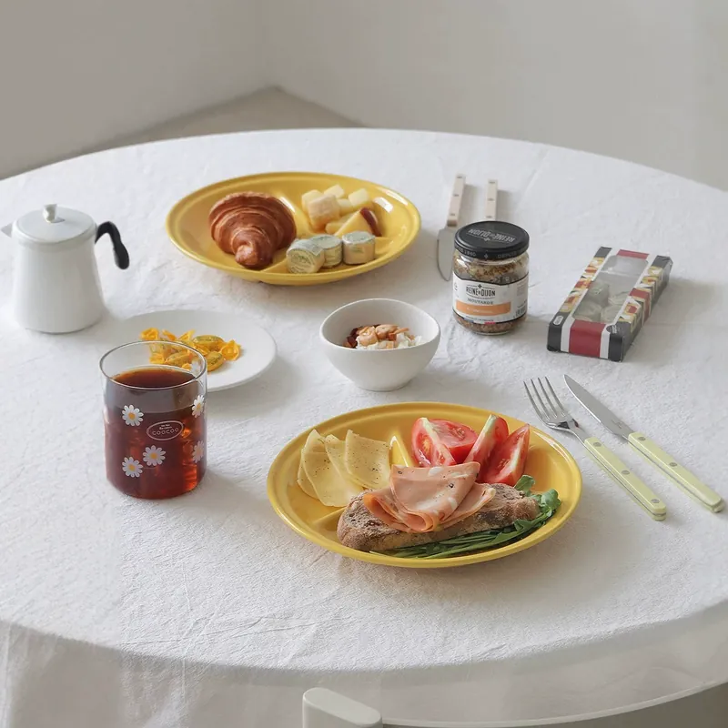 Жёлтая керамическая тарелка с тремя отделениями tableware view 4
