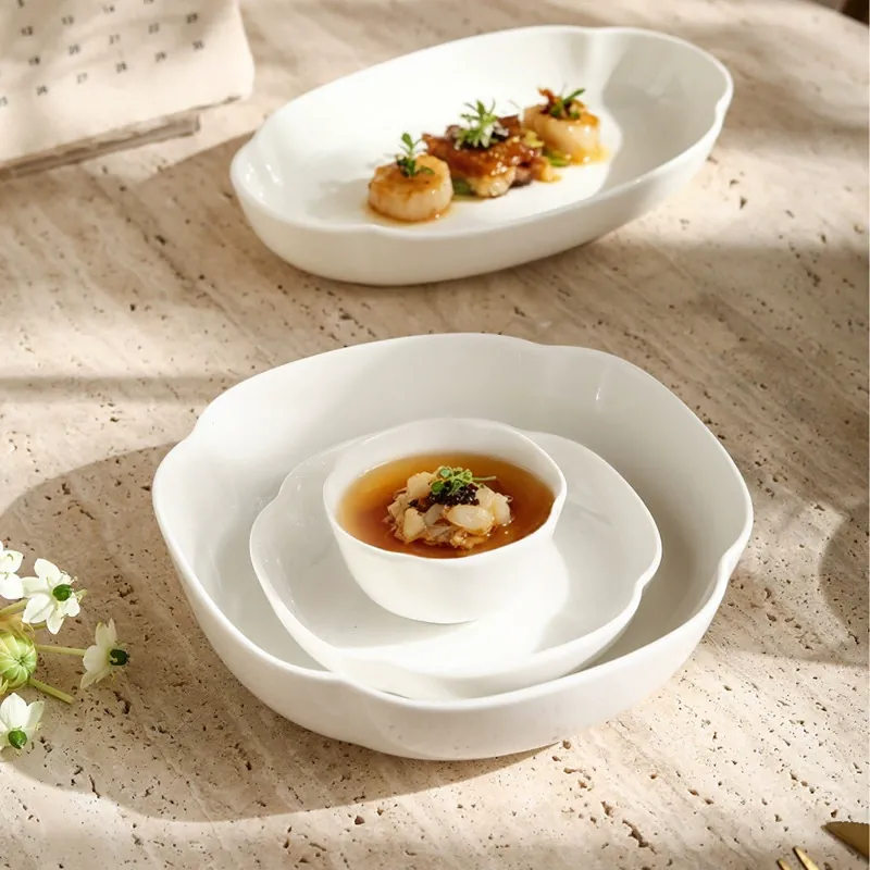 طقم وعاء وطبق سيراميك أبيض بشكل بتلة tableware view 2