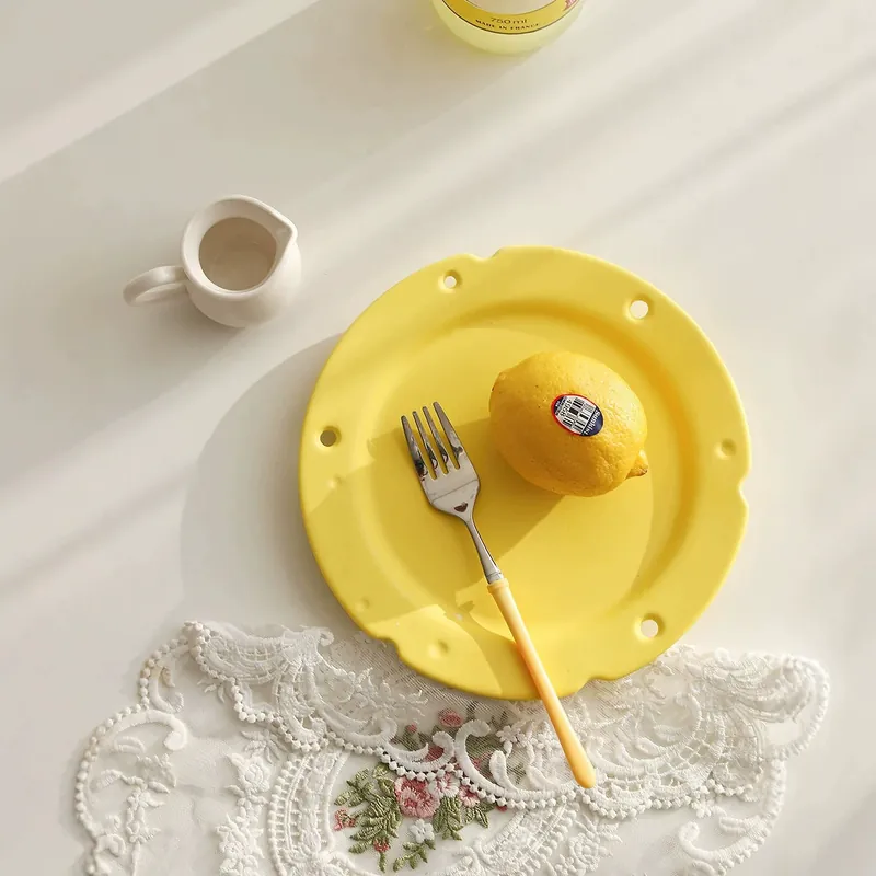 Plato de cerámica con agujeros de queso tableware view 4