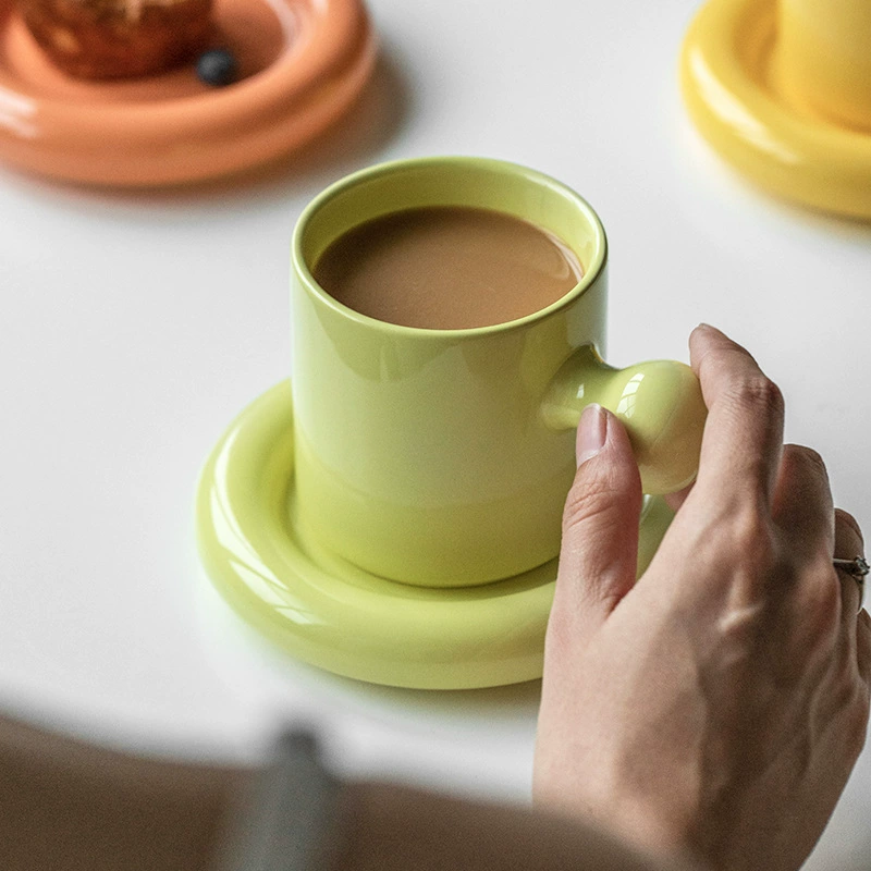 도자기 머그컵 tableware view 4