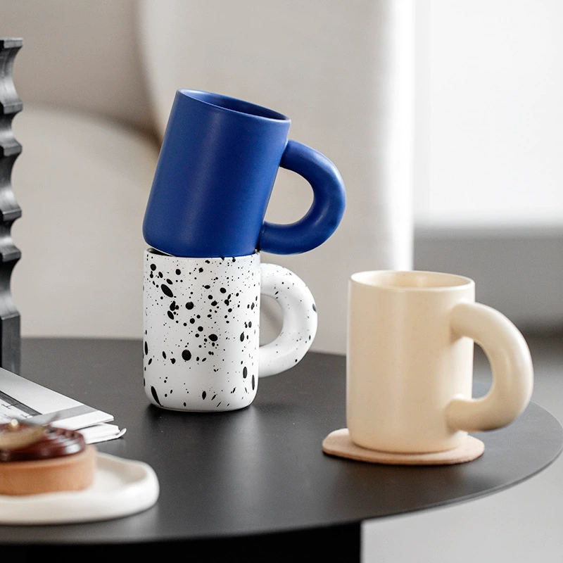 Mug en céramique moucheté