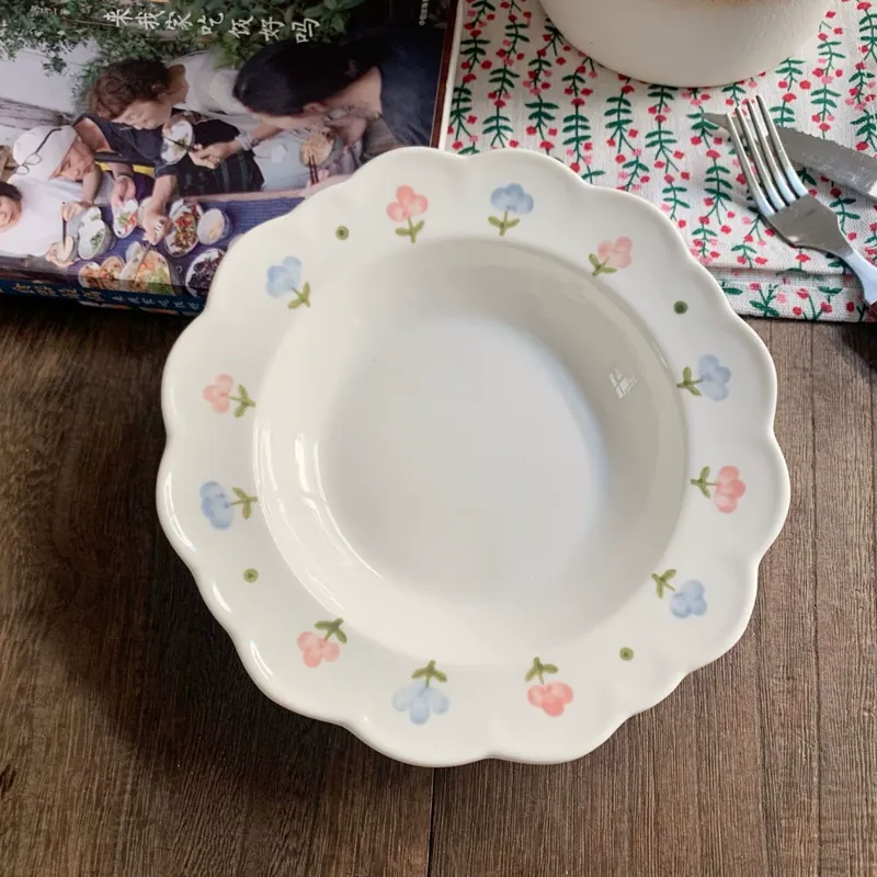 Assiette fleur en céramique peinte à la main