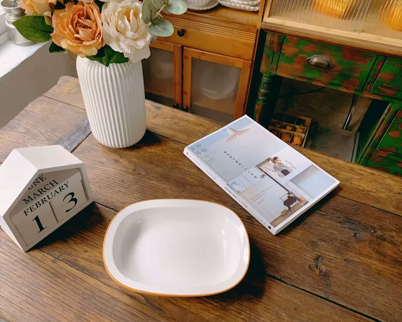 Minimalist Ceramic Oval Plate