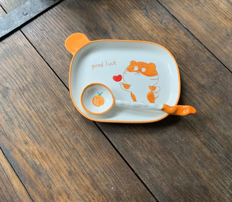 طقم طبق ووعاء سيراميك مرسوم يدويًا tableware view 4