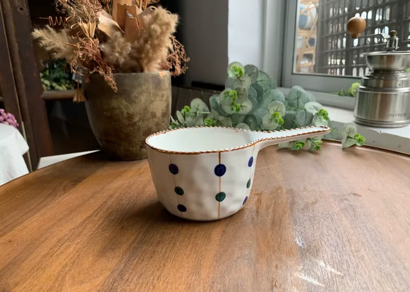 Миска с ручкой в горошек и жемчужным бортом tableware view 5