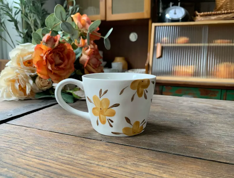Mug clochette peint à la main tableware view 3