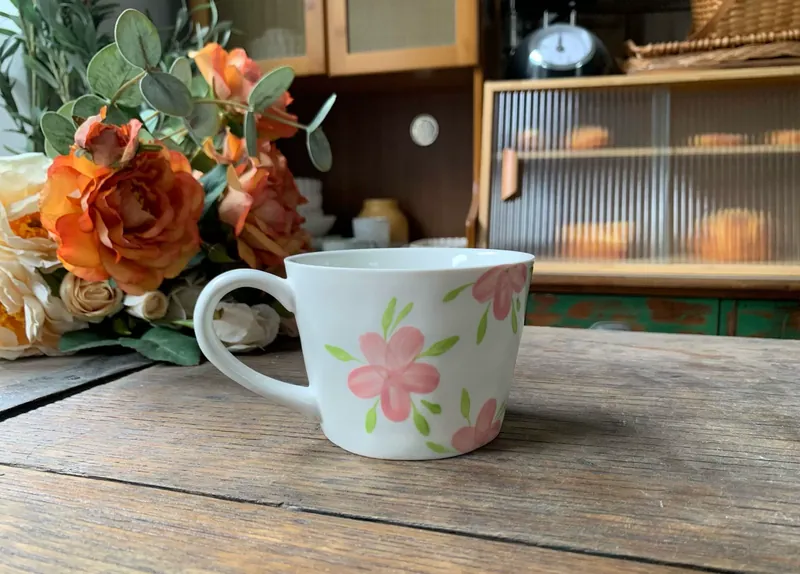 Mug clochette peint à la main tableware view 4