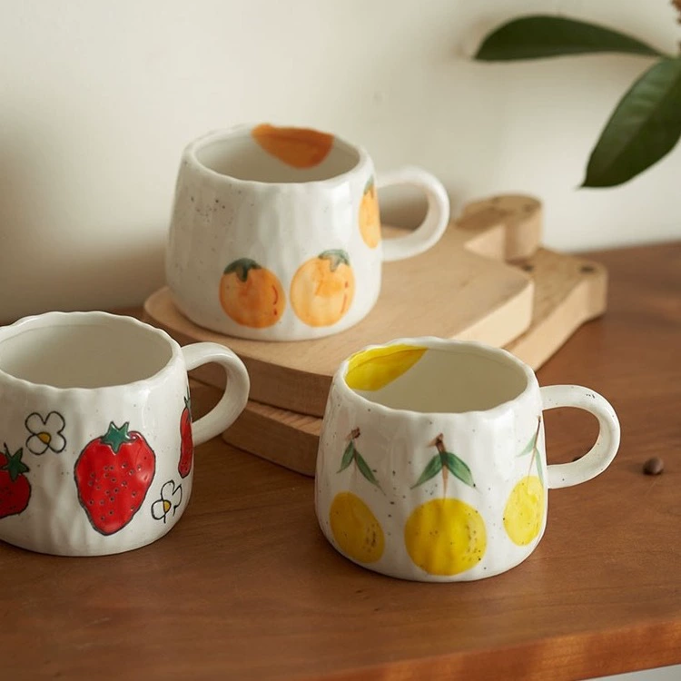 Juego de taza y platillo pintado a mano tableware view 3