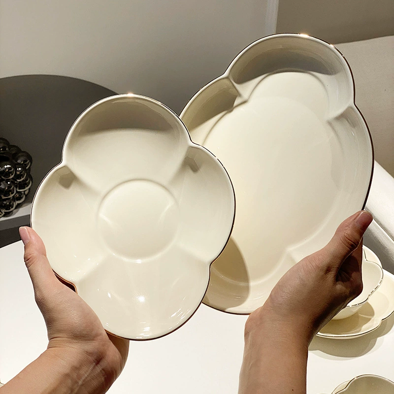 Assiette à poisson en porcelaine avec liseré doré