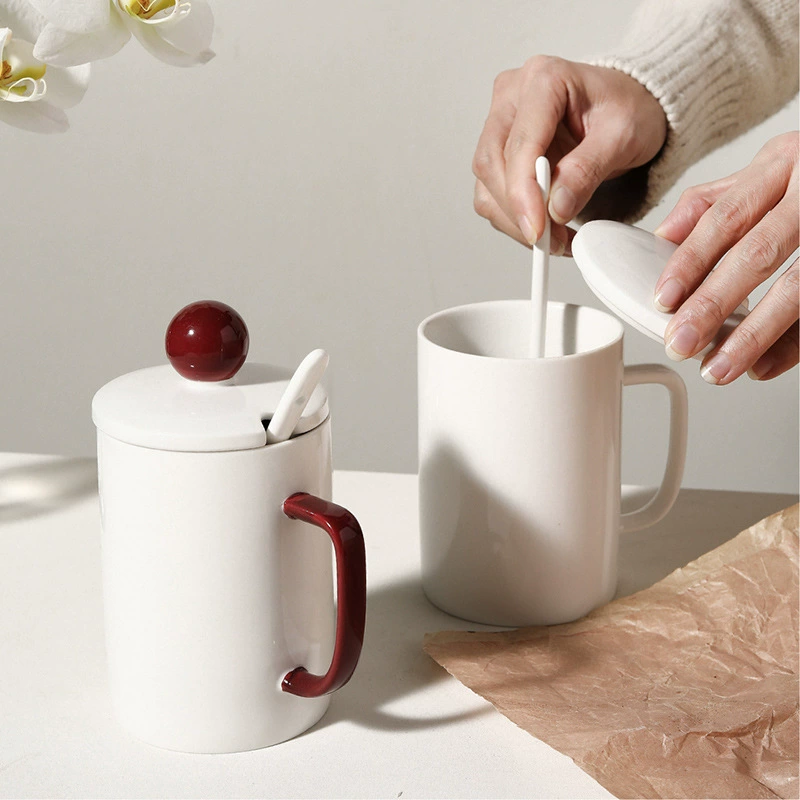 كوب سيراميك أبيض مع غطاء tableware view 2