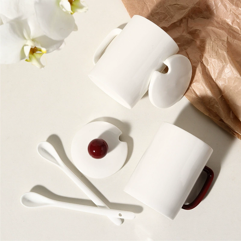 كوب سيراميك أبيض مع غطاء tableware view 3