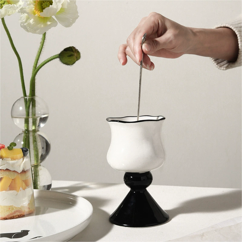 Gobelet vintage en céramique tableware view 2