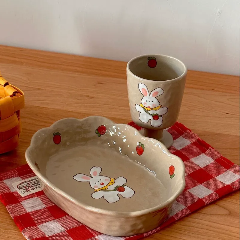 Plato de dibujos animados pintado a mano tableware view 4