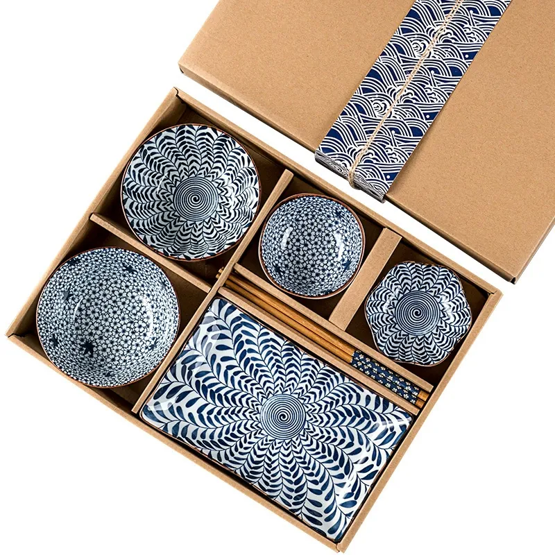 Blue and White Porcelain Dinnerware Set in Gift Box tableware view 5