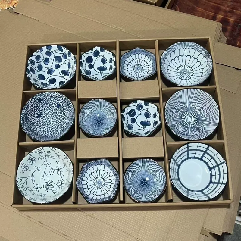 Blue and White Porcelain Dinnerware Set in Gift Box tableware view 9