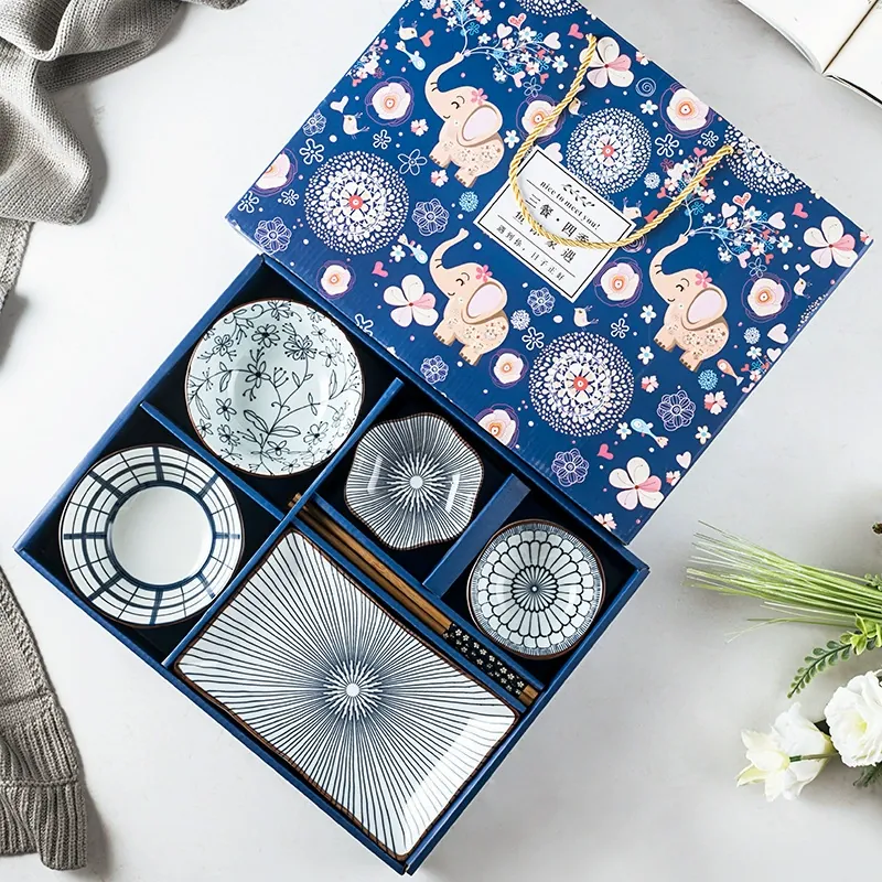 Blue and White Porcelain Dinnerware Set in Gift Box tableware view 10