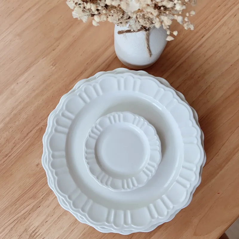 Japanese Vintage Relief Petal Plate tableware view 2