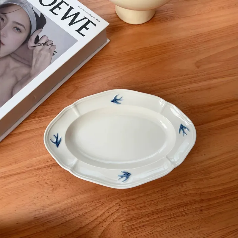 Японская глубокая тарелка с рельефной ласточкой tableware view 2