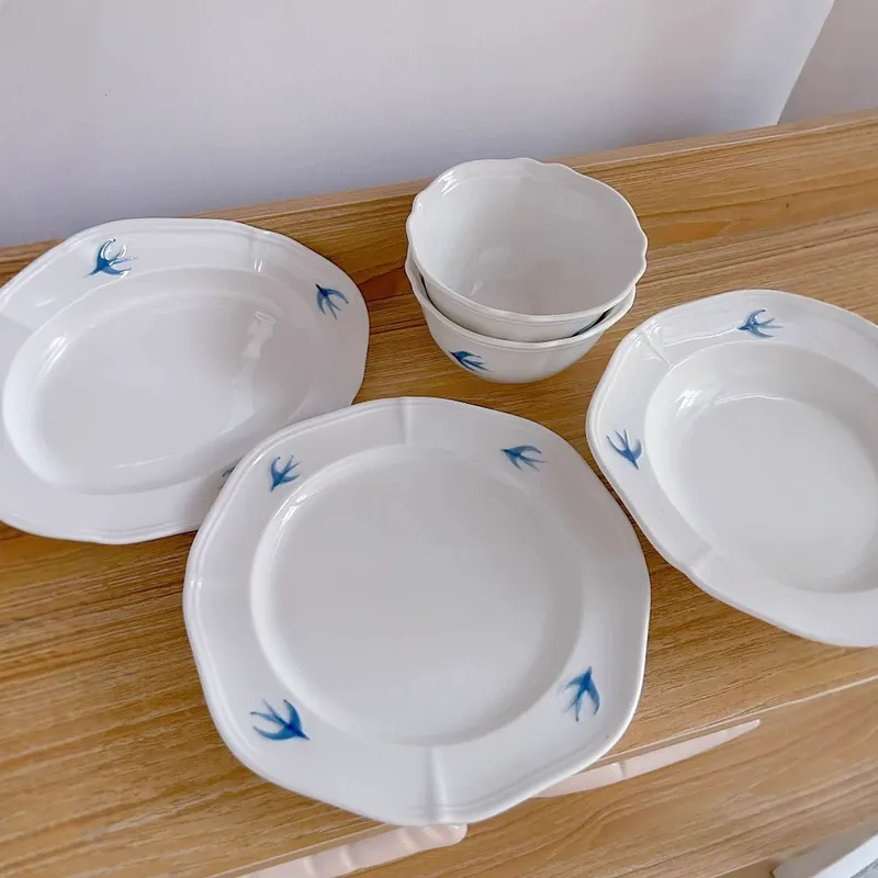 Японская глубокая тарелка с рельефной ласточкой tableware view 3