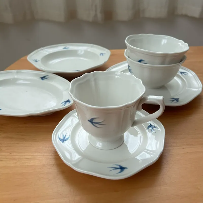Японская глубокая тарелка с рельефной ласточкой tableware view 4