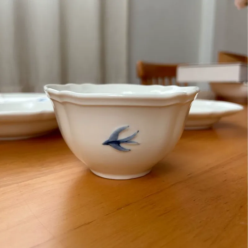 Японская глубокая тарелка с рельефной ласточкой tableware view 8