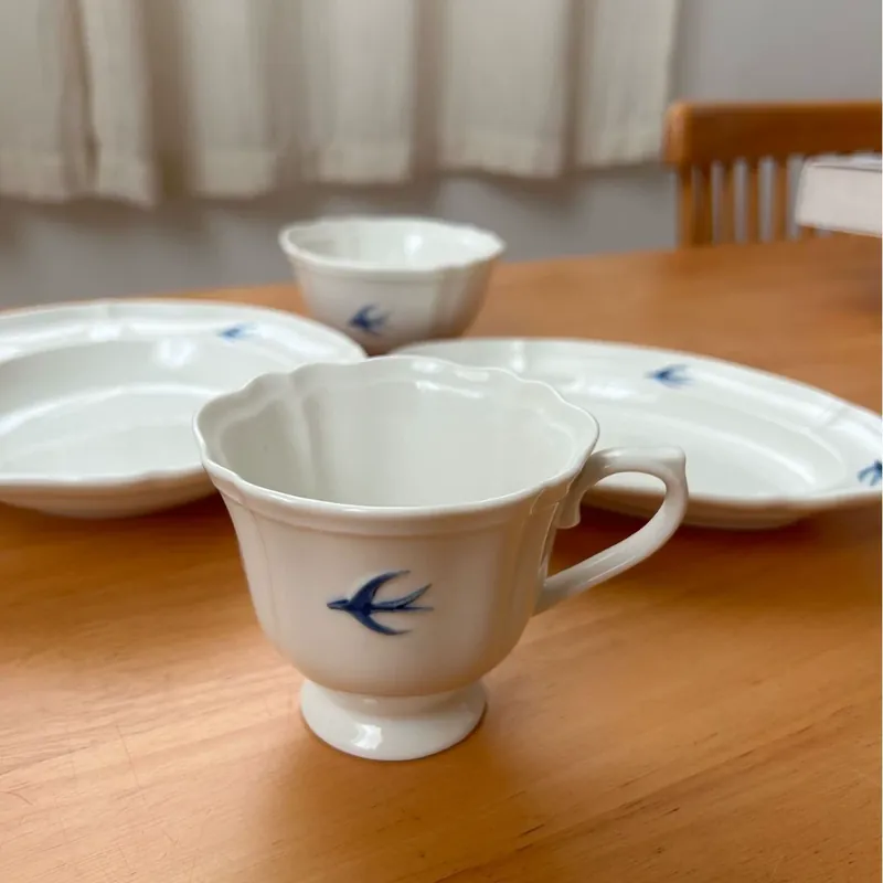 Японская глубокая тарелка с рельефной ласточкой tableware view 9