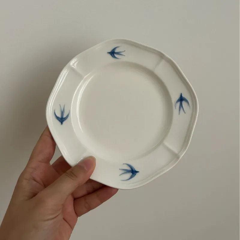 Японская глубокая тарелка с рельефной ласточкой tableware view 11