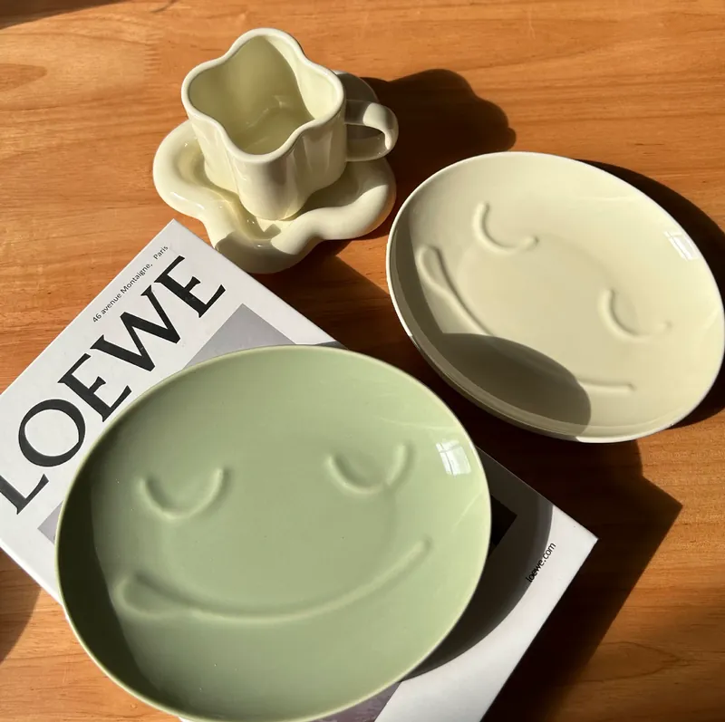 طبق حلوى بيضاوي بوجه مبتسم tableware view 2