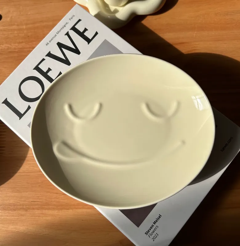 طبق حلوى بيضاوي بوجه مبتسم tableware view 4