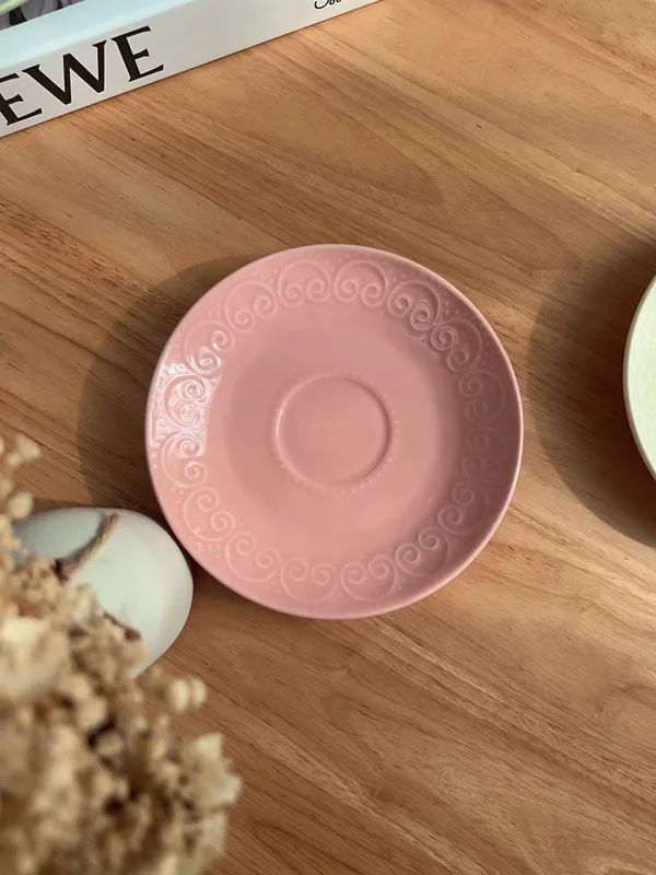 Conjunto de xícara de café e pires de pétalas tableware view 10