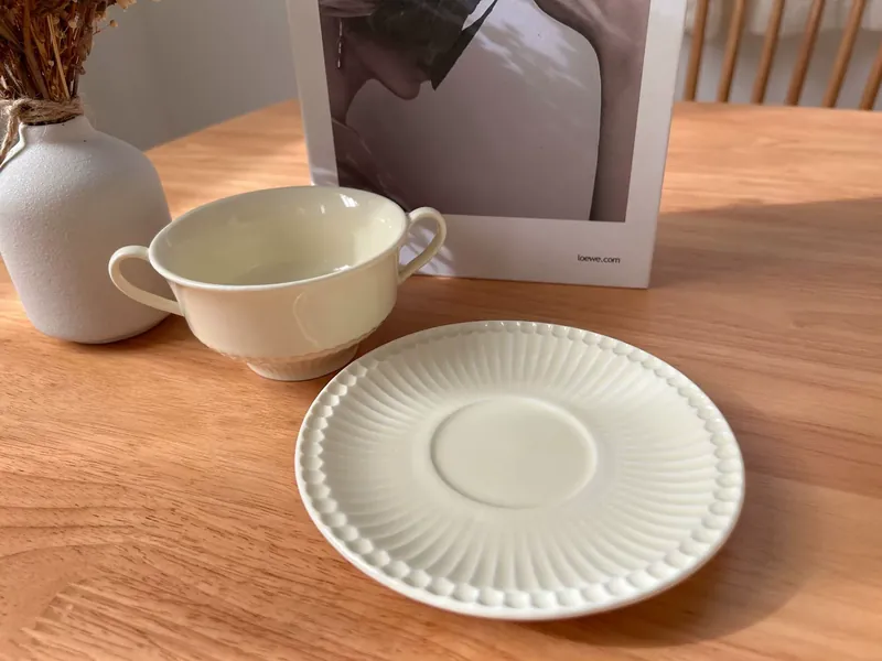 Tigela de sopa vintage com alças duplas em relevo tableware view 5