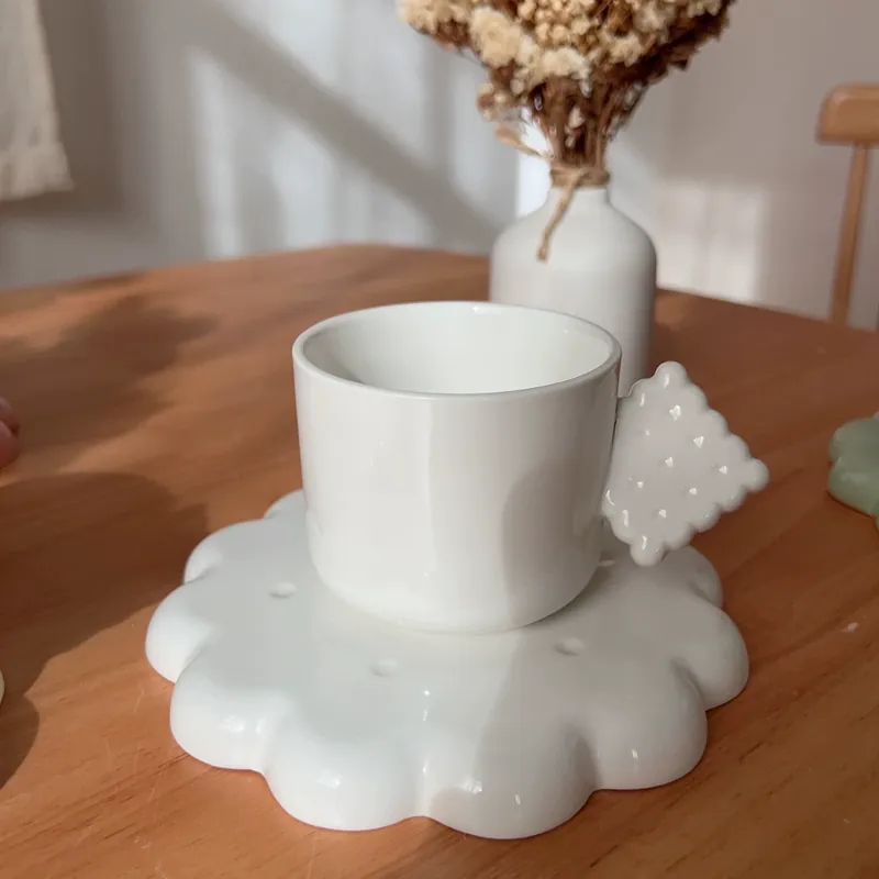 Service tasse à biscuits lait en céramique avec soucoupe