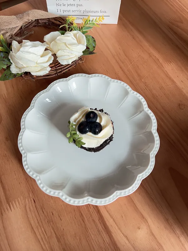 Plat de service en porcelaine vintage à bord perlé tableware view 6