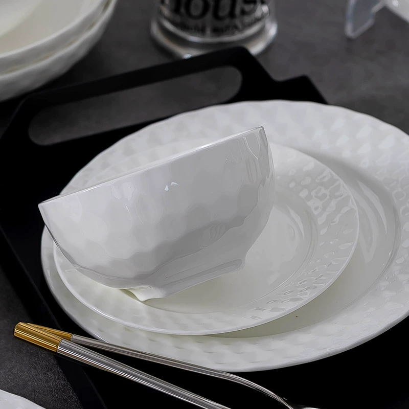 Белая керамическая пиала с рельефным узором tableware