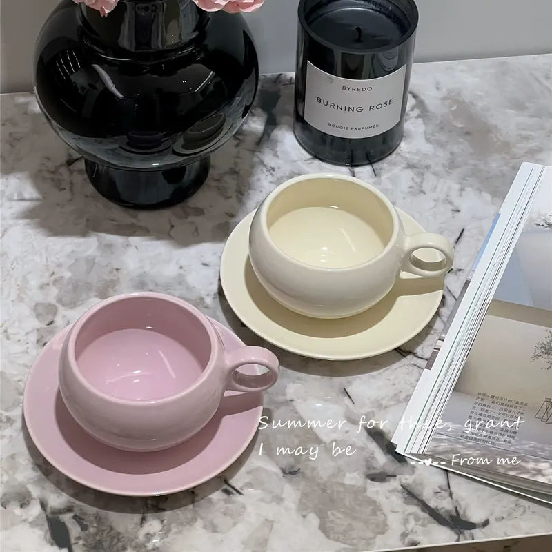 Coquetier en céramique avec soucoupe tableware view 2