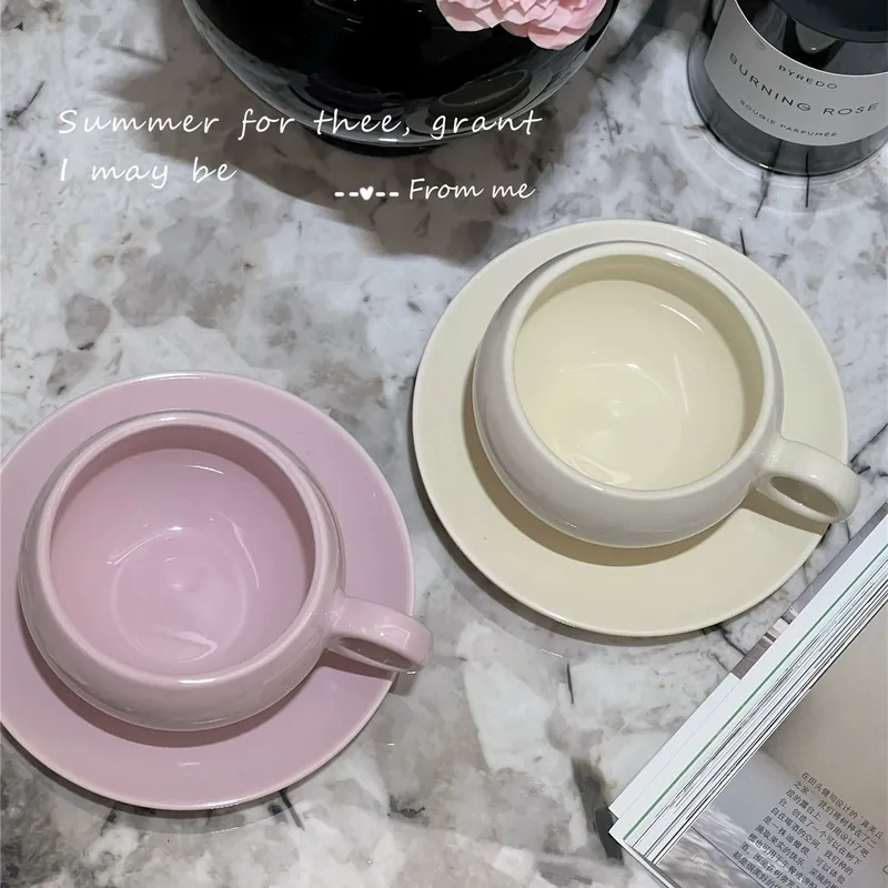 Coquetier en céramique avec soucoupe tableware view 3