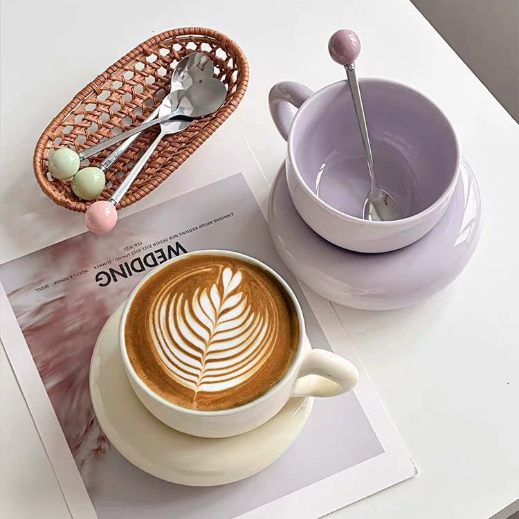 Ensemble mug et soucoupe en céramique minimaliste tableware view 4