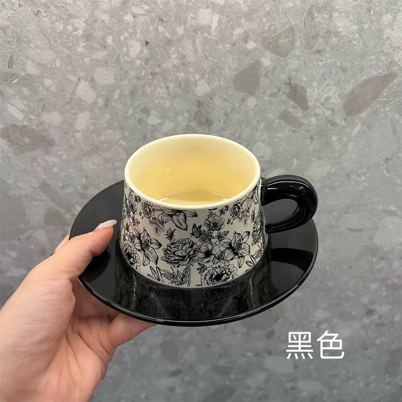 세라믹 커피잔과 받침 세트 플로럴 디자인 tableware view 7