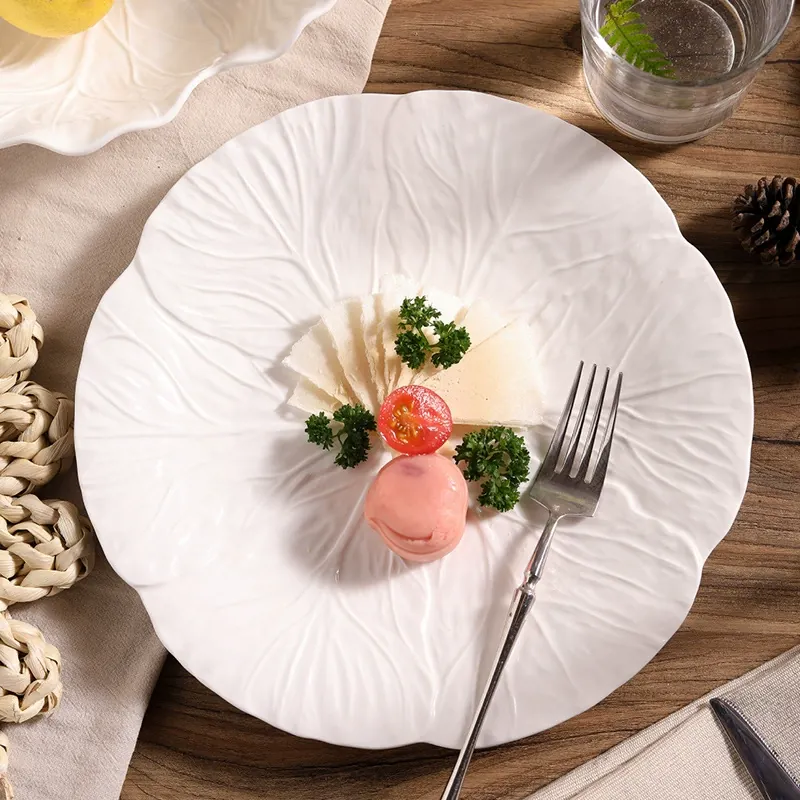 Set de bol y plato de cerámica con relieve floral tableware view 2