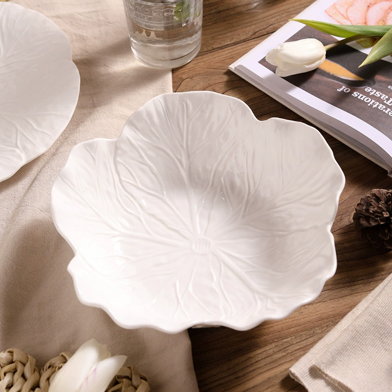 Set de bol y plato de cerámica con relieve floral tableware view 3