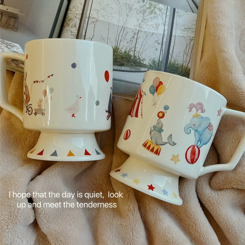 Taza de cerámica con diseño lindo