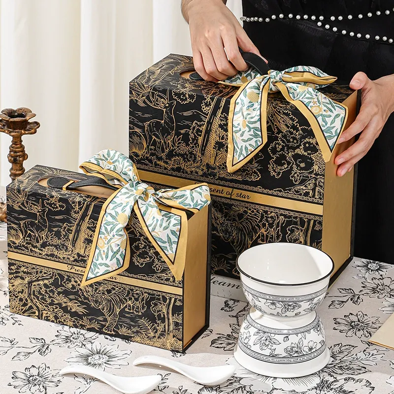 Service de vaisselle en céramique noir et or tableware view 4