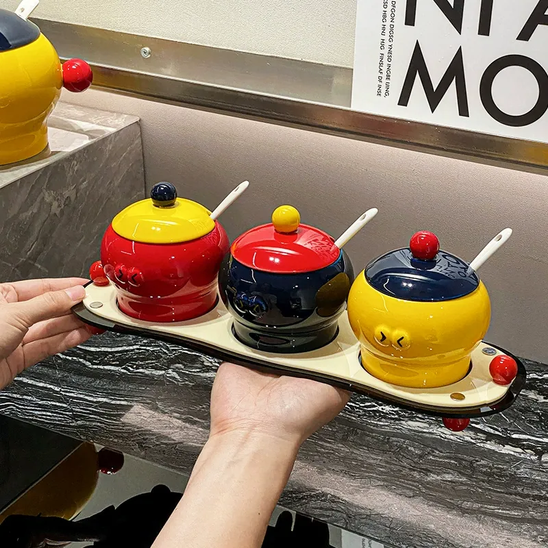 Ensemble de pots à épices en céramique avec cuillères tableware view 2