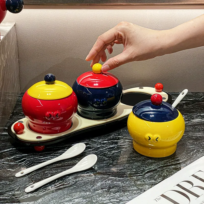 Ensemble de pots à épices en céramique avec cuillères tableware view 3