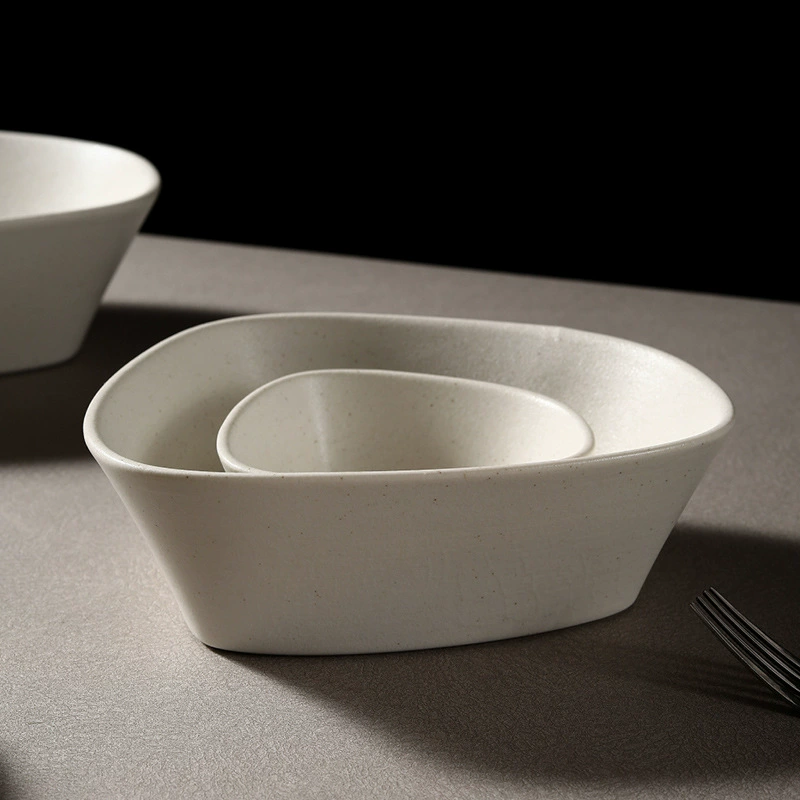 Bol à salade en céramique irrégulier tableware view 2