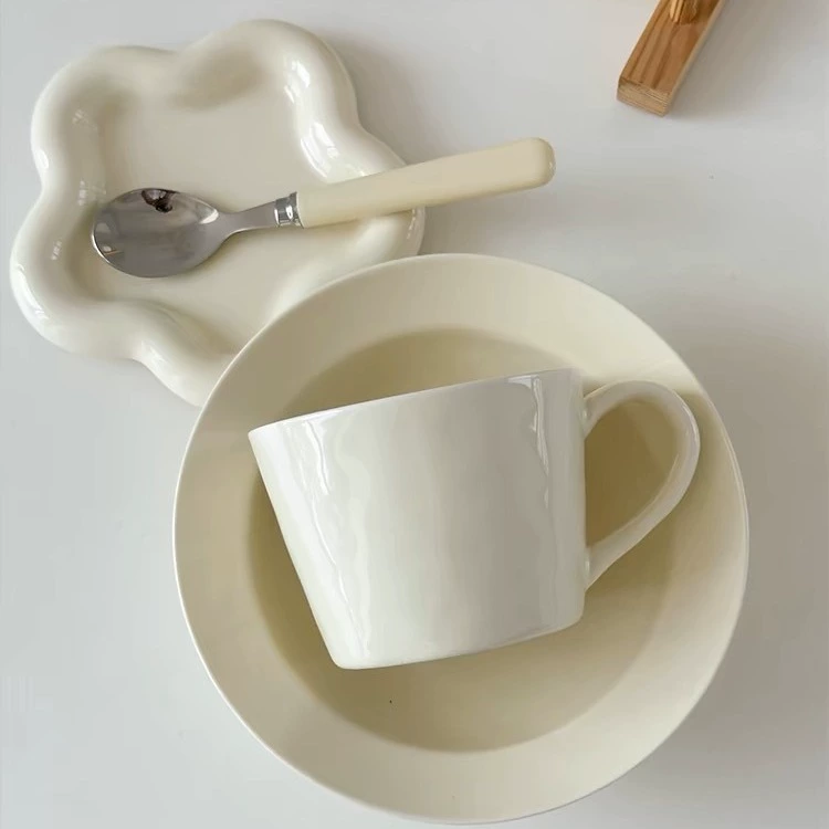 طقم أدوات مائدة سيراميك بلون الكريم tableware view 2