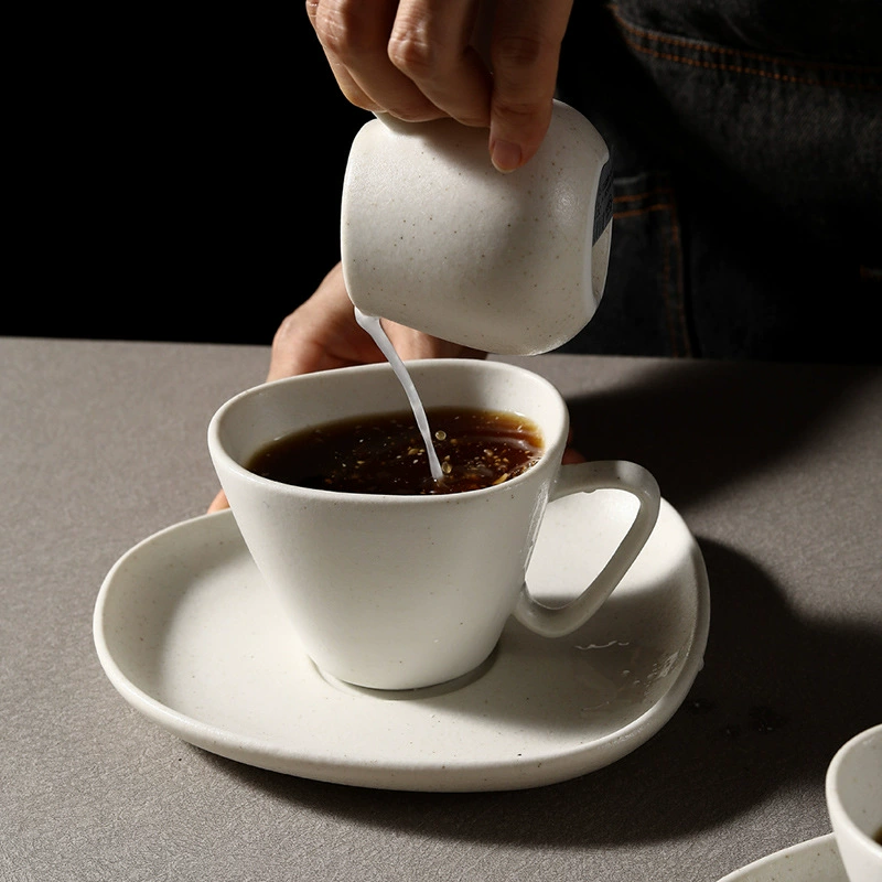 불규칙 도자기 커피잔 & 소서 세트 tableware view 2