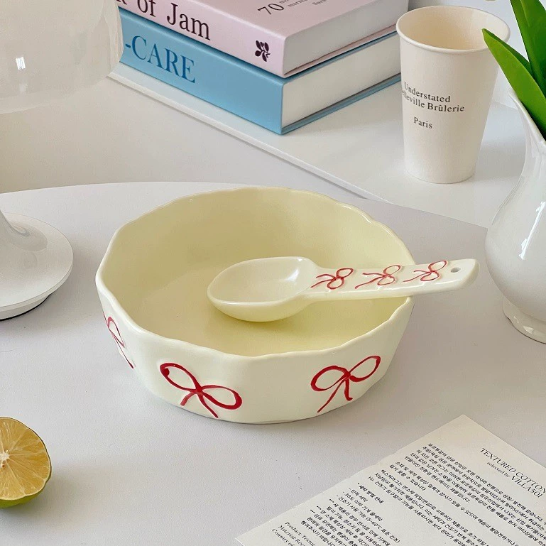 ملعقة سيراميك وردية بنقش بارز مع فيونكة tableware view 6