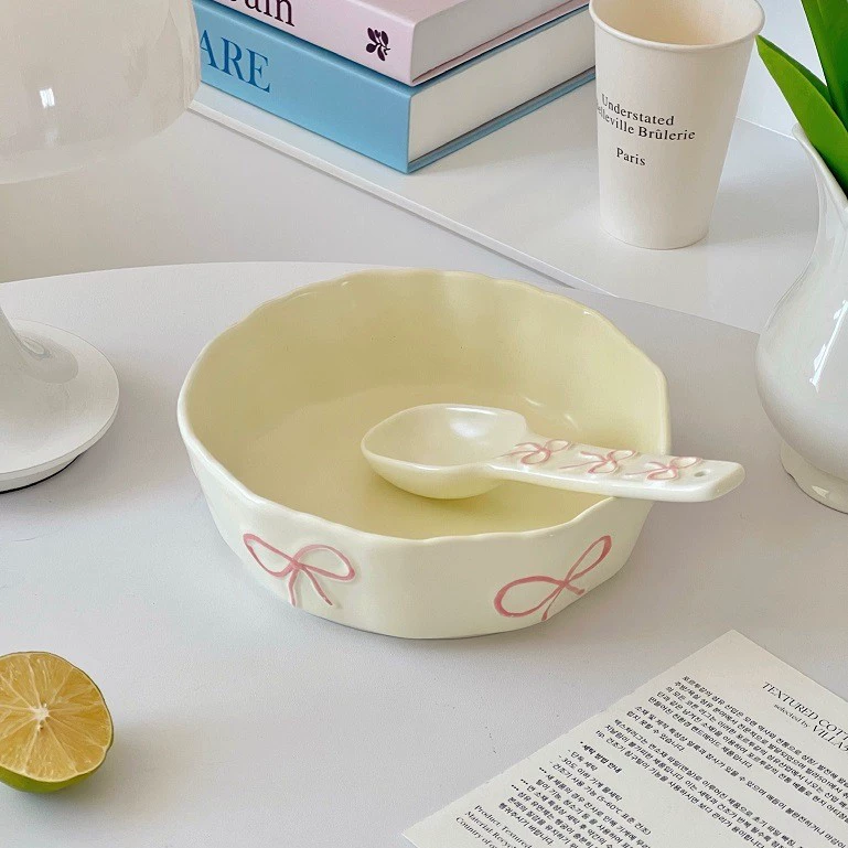ملعقة سيراميك وردية بنقش بارز مع فيونكة tableware view 8