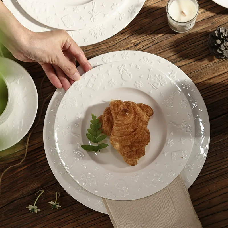 Керамическая тарелка с рождественским рельефом tableware view 3